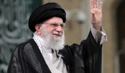 “হিজাব বিতর্ক থেকে পরমাণু স্বপ্ন”—কেন খামেনেইকে নিকেশ করতে মরিয়া ছিল ট্রাম্প?