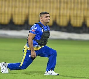 ধোনি ম্যাজিক কি এবার ফিকে? হাঁটুর পুরনো চোট নিয়ে চিন্তায় চেন্নাই, মাহির বিকল্প কে?