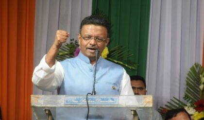 “কে প্রার্থী তাতে কী যায় আসে?”-ভবানীপুরে দাঁড়িয়ে বিজেপিকে কড়া বার্তা ফিরহাদের