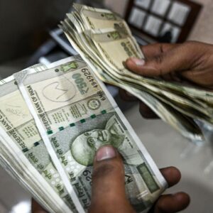 সরকারি কর্মীদের বেতন নিয়ে বড় চ্যালেঞ্জের মুখে কেন্দ্র, জানুন আপনার পকেটে কী প্রভাব পড়বে?