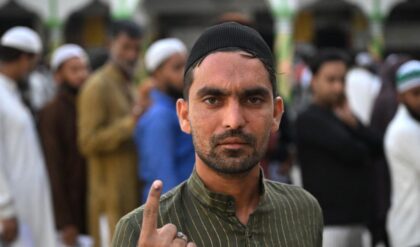 SIR-আতঙ্কে কাঁপছে পশ্চিমবঙ্গ? ৩৪০ মুসলিম ভোটারের নাম বাদ ঘিরে হুলুস্থুল!