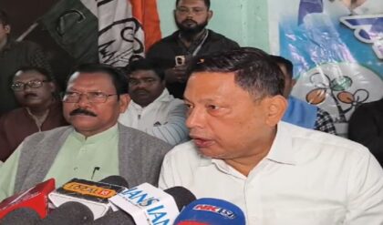 অভিষেকের সভায় গেলেই মিলবে নগদ টাকা! তৃণমূল প্রার্থীর বেফাঁস মন্তব্যে তোলপাড় উত্তরবঙ্গ