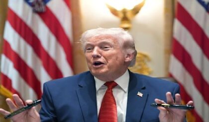 হয় চুক্তি না হয় ধ্বংস! হরমুজ প্রণালী নিয়ে হার্ডলাইনে ট্রাম্প, পরমাণু যুদ্ধের মেঘ মধ্যপ্রাচ্যে?