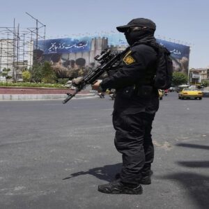 ট্রাম্পের দাবিকে ‘ভিত্তিহীন’ তকমা ইরানের, যুদ্ধের হুঁশিয়ারি দিয়ে সীমান্তে মোতায়েন বিশাল সেনা!