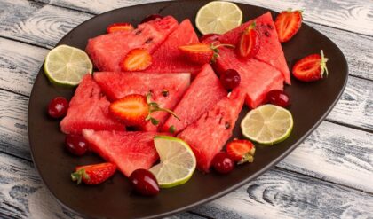 তরমুজে এক চিমটি লবণ মিশিয়ে খাবেন যে কারণে, জেনেনিন কী উপকার?