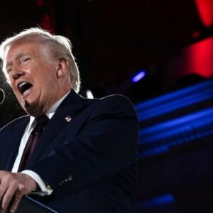 ইরান যুদ্ধ নিয়ে ট্রাম্পের ‘মাস্টারপ্ল্যান’ ফাঁস! হঠাৎ কেন পিছু হটছে আমেরিকা?