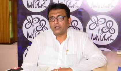 “সাসপেন্ড থাকলেও দলের কাজ ছাড়িনি!”-ময়দানে শান্তনু সেন, মমতাকে নিয়ে কী বললেন ডাক্তার নেতা?