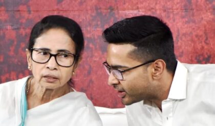 TMC-কাউন্সিলরদের ‘রিপোর্ট কার্ড’ তৈরি করছেন মমতা-অভিষেক! খারাপ ফল করলেই কি ছাঁটাই?