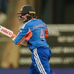 “২১ বলে ৫২ রান!’-বাদ দেওয়ার দাবিতে উত্তাল দেশ, ফাইনালে মোক্ষম জবাব দিলেন অভিষেক শর্মা!