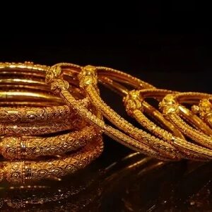 “১৮০০ টাকা সস্তা সোনা!”-রুপোর দামেও বিরাট ধস, কেনাকাটার এটাই কি সেরা সময়?