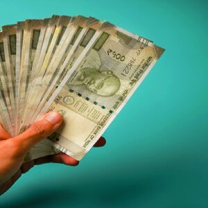 বাড়িতে কাড়ি কাড়ি নগদ রাখলেই বিপদ? আয়কর হানা এড়াতে পকেটে রাখুন এই নিয়মগুলি!