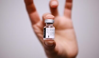 টিকার পার্শ্বপ্রতিক্রিয়ায় অসুস্থতা বা মৃত্যুতে দিতে হবে ক্ষতিপূরণ! কেন্দ্রকে কড়া নির্দেশ সুপ্রিম কোর্টের