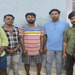 আনন্দপুরে পুলিশের জালে ৬ দুষ্কৃতী! রুবি ক্রসিংয়ে গাড়ি আটকে তল্লাশি, নেপথ্যে কি কোনো বড় অপরাধের ছক?