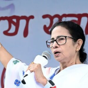 ‘বিজেপি-কে সন্তুষ্ট করতে নাম বাদ!’ সুপ্রিম রায়ের পর গর্জে উঠলেন মমতা, দিলেন ‘খেলা’র হুঁশিয়ারি