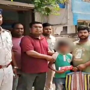 সততার অনন্য নজির! লক্ষাধিক টাকা ভর্তি ব্যাগ কুড়িয়ে থানায় জমা দিল ৯ বছরের মেহেদি