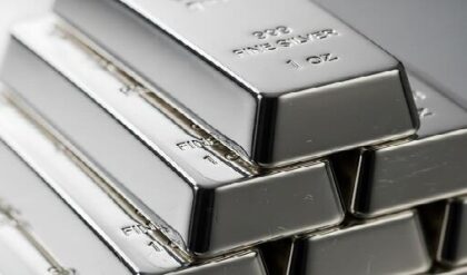 রুপোর বাজারে অগ্নিমূল্য! একধাক্কায় সাড়ে ১০ হাজার টাকা বাড়ল দাম, রেকর্ড দরের মুখে মায়ানগরী