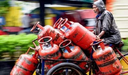 নবান্নে জরুরি তলব! কালোবাজারি রুখতে রাজ্যজুড়ে শুরু হচ্ছে কড়া নজরদারি