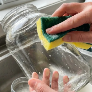 মসলার কৌটার আঠালোভাব দূর করার ঘরোয়া উপায়, শিখেনিন সহজেই