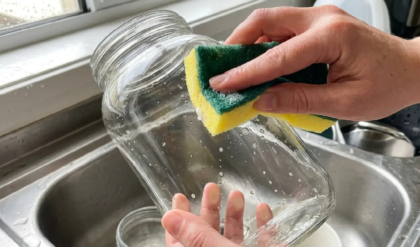 মসলার কৌটার আঠালোভাব দূর করার ঘরোয়া উপায়, শিখেনিন সহজেই