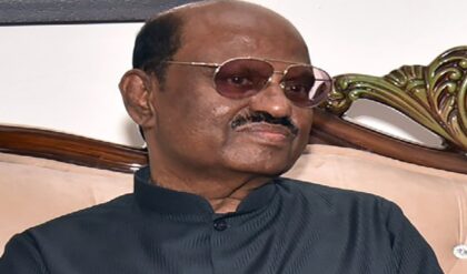 মমতার সঙ্গে ঠিক কী কথা হয়েছিল? আনন্দ বোসের মন্তব্যে তুঙ্গে রাজনৈতিক জল্পনা