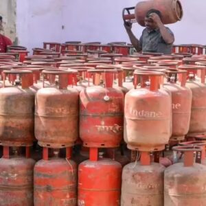 সিলিন্ডার নেই, জ্বলছে না উনুন! গ্যাসের অভাবে কি তবে বন্ধ হয়ে যাবে কলকাতার চেনা স্বাদ?