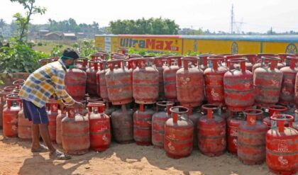 রান্নার গ্যাস নিয়ে দুর্দান্ত খবর! বুকিংয়ের কতক্ষণের মধ্যে বাড়িতে আসবে সিলিন্ডার? সময় বেঁধে দিল কেন্দ্র