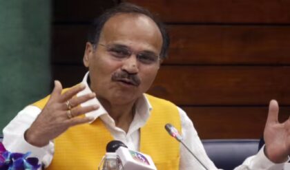 বহরমপুরের ‘রবিনহুড’ কি ফের ময়দানে? ভোটের আগে পুরনো ডেরায় অধীর চৌধুরীকে ঘিরে তুঙ্গে জল্পনা