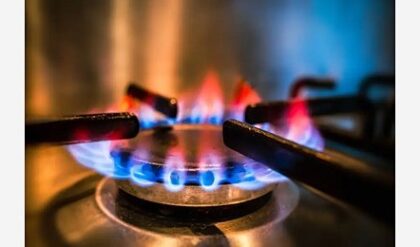 কলকাতার ঘরে ঘরে এবার পাইপ লাইনে গ্যাস! এলপিজির ঝক্কি কমাতে পুরসভার অধিবেশনে বড় প্রস্তাব