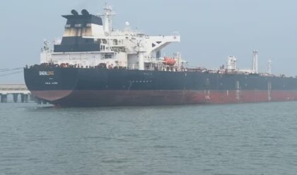“মৃত্যুপুরী হরমুজে জয়জয়কার!”-ভারতে ঢুকে গেল তেলবোঝাই জাহাজ, সস্তা হবে পেট্রল?
