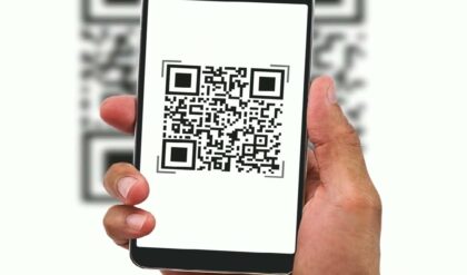 আসলে না নকল? দোকানদারের QR কোড আপনাকে ফকির বানাবে না তো? স্ক্যান করার আগে সাবধান!