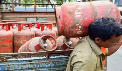 পাহাড়ে হাহাকার! মিলছে না রান্নার গ্যাস, পর্যটকদের বুকিং বাতিল করে হোটেল বন্ধের পথে মালিকরা?