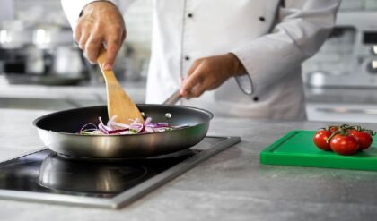 রান্নার গ্যাসের হাহাকার! ব্লিনকিট-সুইগিতেও মিলছে না ইন্ডাকশন, রান্নাঘরে তালা ঝোলার জোগাড়?