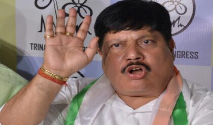 তৃণমূল-রাজ্যপাল ‘সেটিং’ তত্ত্ব? অর্জুনের নিশানায় এবার সরাসরি মুখ্যমন্ত্রী, তুঙ্গে রাজনৈতিক তরজা!