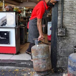 “মধ্যপ্রাচ্যের যুদ্ধের আঁচ ডেকার্স লেনে!”-ঝাঁপ পড়বে কি বিখ্যাত দোকানগুলোতে?