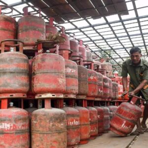 রান্নার গ্যাসে বড় কোপ! শহরে ২৫ আর গ্রামে ৪৫ দিনের আগে হবে না নতুন বুকিং, মাথায় আকাশ ভাঙল আমজনতার!