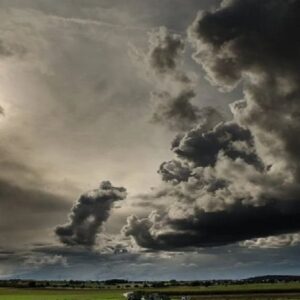 সন্ধ্যের বৃষ্টিতে ভিজল তিলোত্তমা, শুক্র-শনিবার ধেয়ে আসছে ভারী দুর্যোগ: লাল সতর্কতা জারি!