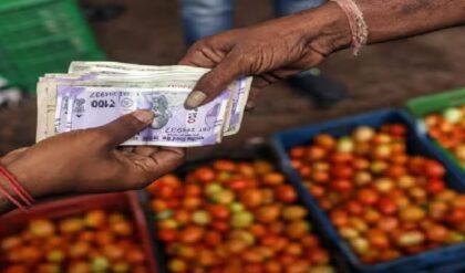 সোনা-রুপো ও খাবারে আগুন! ফের উর্ধ্বমুখী বাজারদর, মাথায় হাত মধ্যবিত্তের