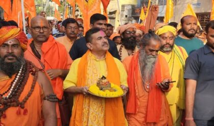 ভবানীপুরে শুভেন্দুর ‘ওয়ার রুম’, গান ধরলেন ‘গোরা গোরা গৌরাঙ্গ’! মুখ্যমন্ত্রীর কেন্দ্রে কি এবার বড় চমক বিজেপির?