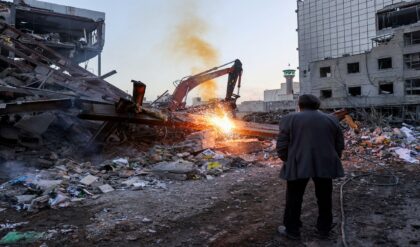 “৩ দেশের যুদ্ধ, কবজায় ৯ দেশ!”-দুবাই সহ মধ্যপ্রাচ্যের দেশগুলিতে কেন হামলা চলছে?