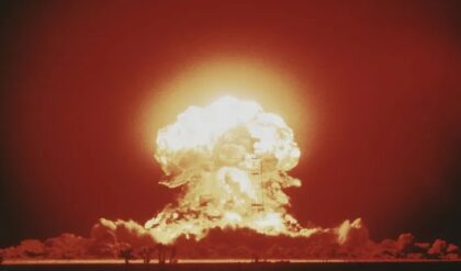 ট্রাম্পের দাবিকে বুড়ো আঙুল! পা বাদ যাওয়া ও কোমায় থাকার জল্পনার মাঝেই মোজতবার ‘রণহুঙ্কার’