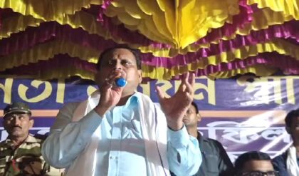 বিস্ফোরক মন্তব্য করে ফেঁসে গেলেন হুমায়ুন কবীর! রাজনৈতিক মহলে তীব্র শোরগোল, নিন্দার ঝড়