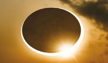 ২০২৬ সালের দ্বিতীয় সূর্যগ্রহণ: কবে অন্ধকার হবে আকাশ? ভারত থেকে কি দেখা যাবে বিরল এই দৃশ্য?