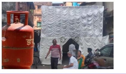 শোকের ঘরে ব্ল্যাকের থাবা! শ্রাদ্ধানুষ্ঠানেও নেই গ্যাস, দু’হাজারি সিলিন্ডারে চলছে আত্মীয় আপ্যায়ন