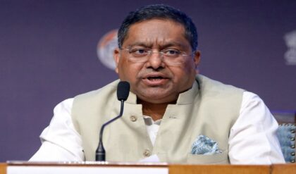 মধ্যপ্রাচ্যে যুদ্ধের মেঘ! ইরান থেকে স্থলপথে আর্মেনিয়ায় পাড়ি ১৭০ ভারতীয়র, ফিরছে দেশে।