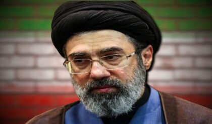 বড়সড় বিপর্যয় ইরানে! মোজতবা খামেনেই-র অবস্থা আশঙ্কাজনক, হোয়াইট হাউসের বিবৃতি ঘিরে জল্পনা