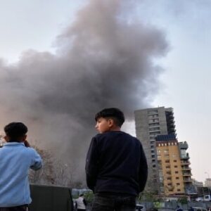 বোমারু বিমানের গর্জনে কাঁপছে বন্দর! বাঙ্কার থেকে ভিডিও বার্তায় ভারত সরকারের সাহায্য চাইলেন প্রবাসীরা