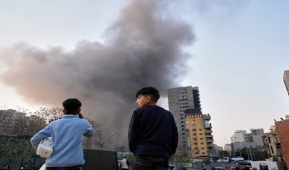 বোমারু বিমানের গর্জনে কাঁপছে বন্দর! বাঙ্কার থেকে ভিডিও বার্তায় ভারত সরকারের সাহায্য চাইলেন প্রবাসীরা