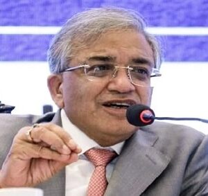 দিল্লি তোলপাড়! মুখ্য নির্বাচন কমিশনারকে সরানোর তোড়জোড়, কারা সই করলেন ইমপিচমেন্ট প্রস্তাবে?