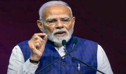 গ্যাস নিয়ে ভয় দেখাবেন না, কড়া ব্যবস্থা নেব!’ কালোবাজারিদের লাল চোখ দেখালেন মোদী!