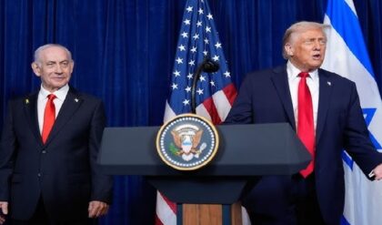 ট্রাম্পকে যুদ্ধের ‘ফাঁদে’ ফেলেছেন নেতানিয়াহু? ইরান সংঘাতের নেপথ্যে ইজরায়েলি প্রধানমন্ত্রীর ভয়ঙ্কর মাস্টারপ্ল্যান!